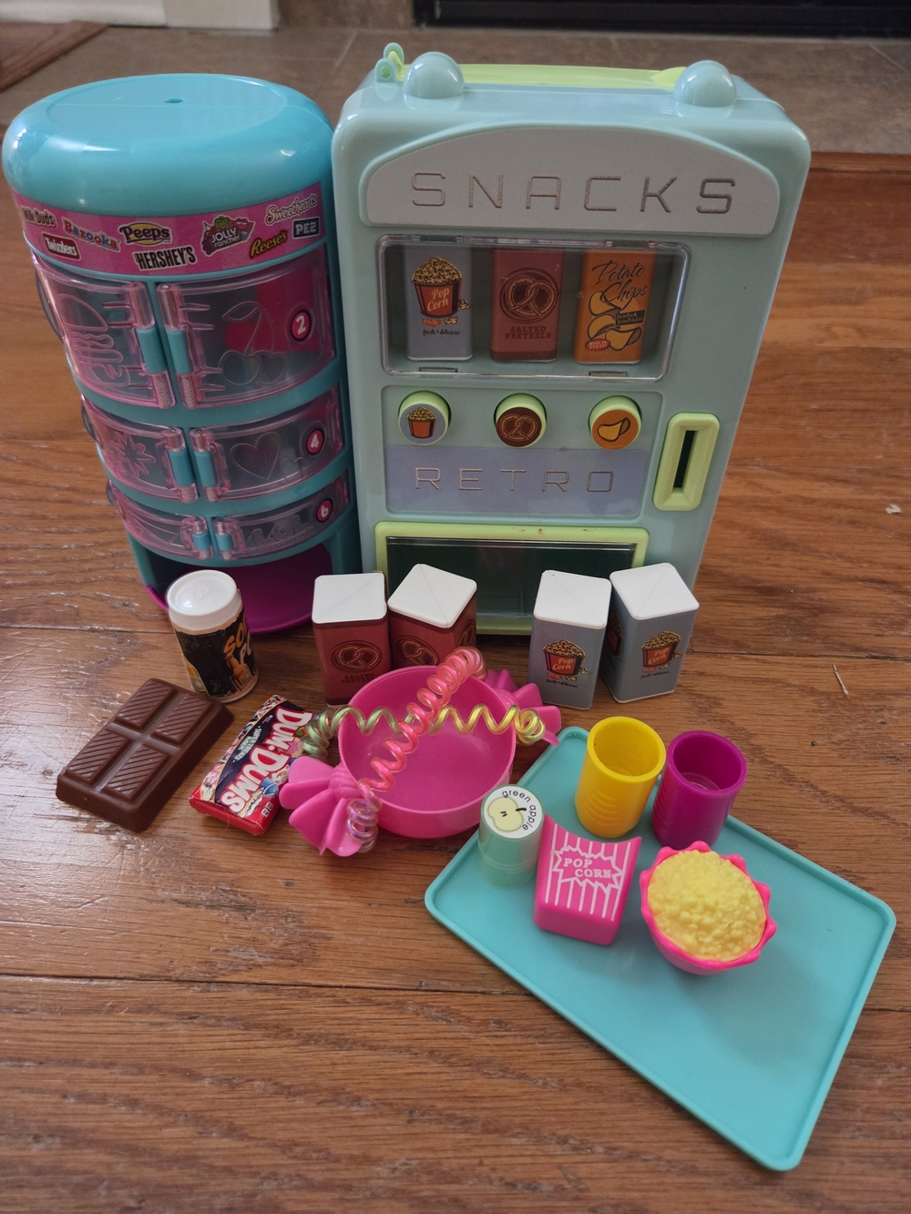 Retro Snacks Kids Toy Playset - Mint and Pink Pretend Vending Machine